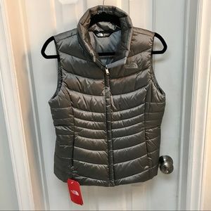 NWT The North Face Small S Puffer Zip Up Vest